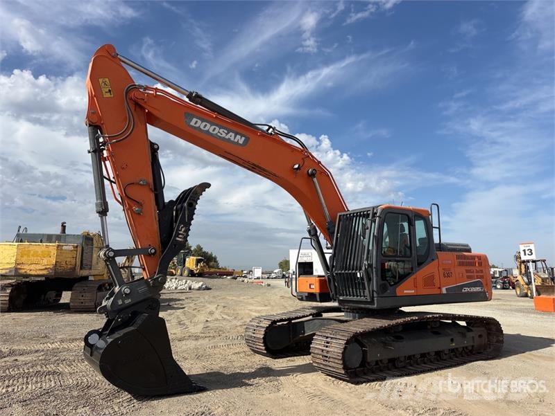 Doosan DX225LC-5 Tracked Excavator Kāpurķēžu ekskavatori