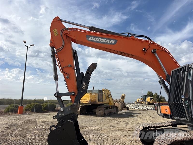 Doosan DX225LC-5 Tracked Excavator Kāpurķēžu ekskavatori