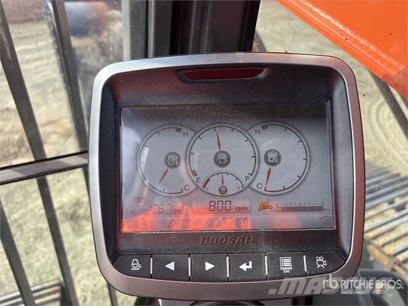 Doosan DX225LC-5 Tracked Excavator Kāpurķēžu ekskavatori