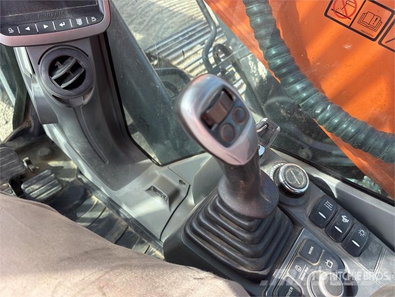 Doosan DX225LC-5 Tracked Excavator Kāpurķēžu ekskavatori