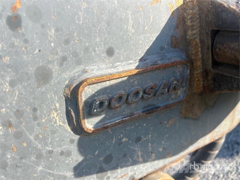 Doosan DX235 LCR-5 Tracked Excavator (Inoperable) Excavadoras de cadenas