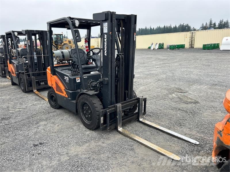 Doosan G25N-7 4600 lb Cushion Tire Forklift Gaffeltrucker - Annet