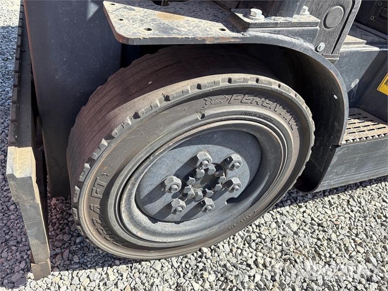 Doosan G25N-7LP 5000 lb Cushion Tire Forklift Wózki widłowe inne