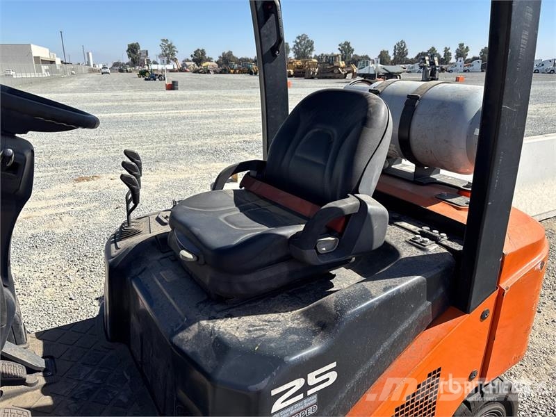 Doosan G25N-7LP 5000 lb Cushion Tire Forklift Wózki widłowe inne