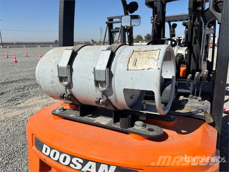 Doosan G25N-7LP 5000 lb Cushion Tire Forklift Wózki widłowe inne