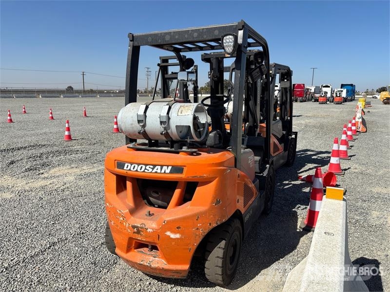 Doosan G25N-7LP 5000 lb Cushion Tire Forklift Wózki widłowe inne