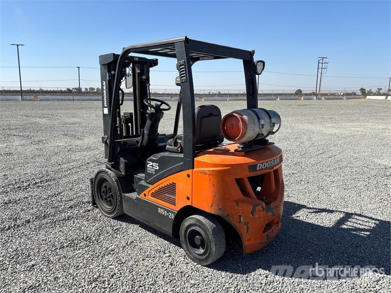 Doosan G25N-7LP 5000 lb Cushion Tire Forklift Wózki widłowe inne