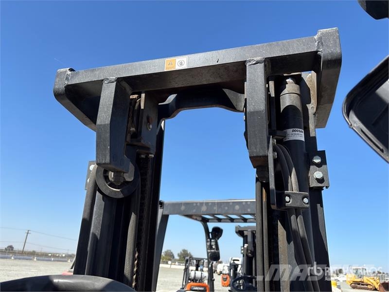 Doosan G25N-7LP 5000 lb Cushion Tire Forklift Wózki widłowe inne