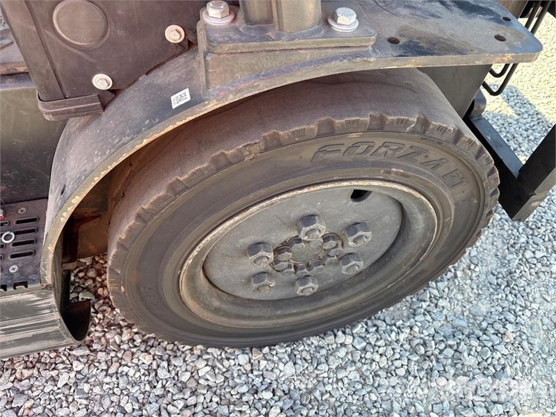 Doosan G25N-7LP 5000 lb Cushion Tire Forklift Wózki widłowe inne