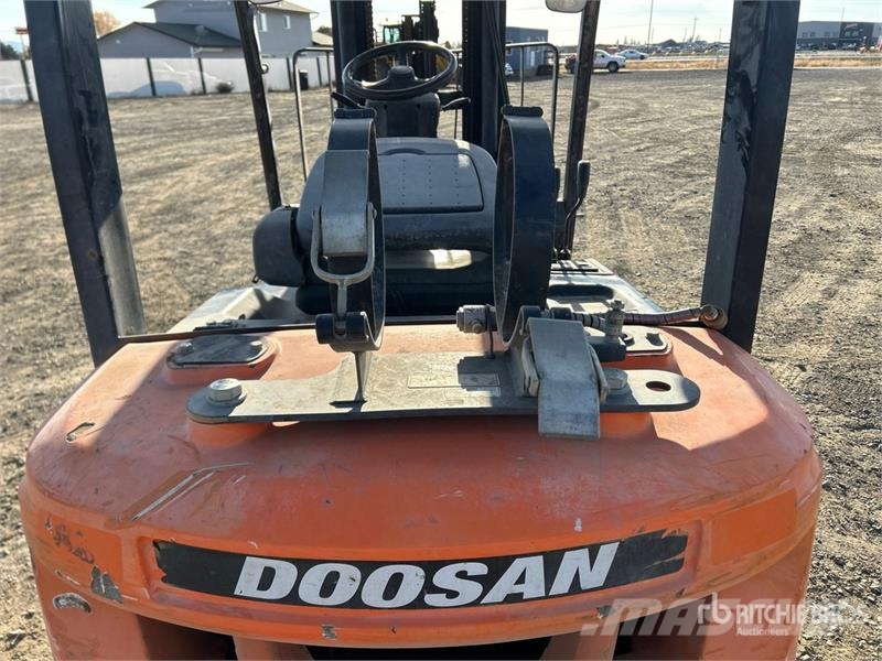 Doosan G25P-7 4600 lb Forklift Empilhadores - Outros