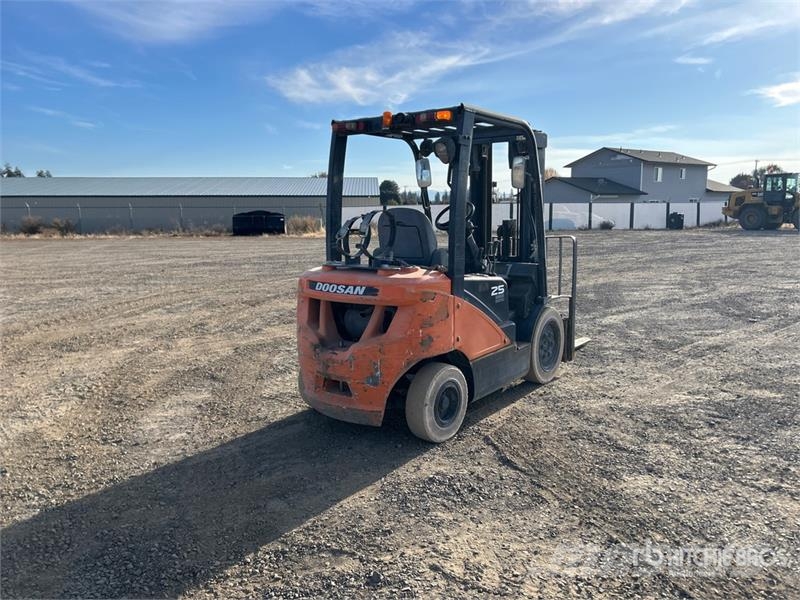 Doosan G25P-7 4600 lb Forklift Empilhadores - Outros