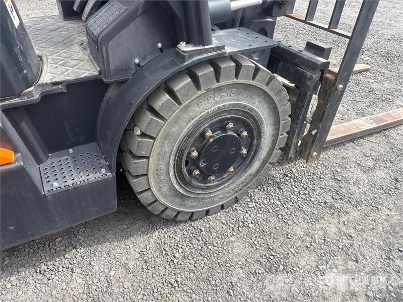 Doosan G35S-7 6950 lb Forklift Інше