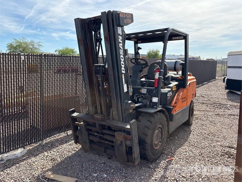Doosan G45S-7 8700 lb Forklift شاحنات ذات رافعات شوكية - أخرى