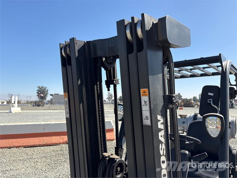 Doosan GC18S-9 3400 lb Cushion Tire Forklift Другие складские механизмы