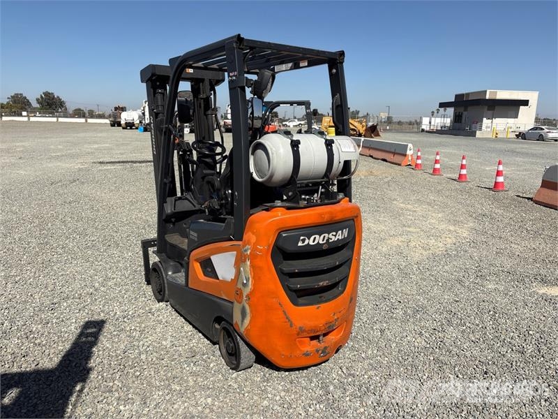 Doosan GC18S-9 3400 lb Cushion Tire Forklift Другие складские механизмы