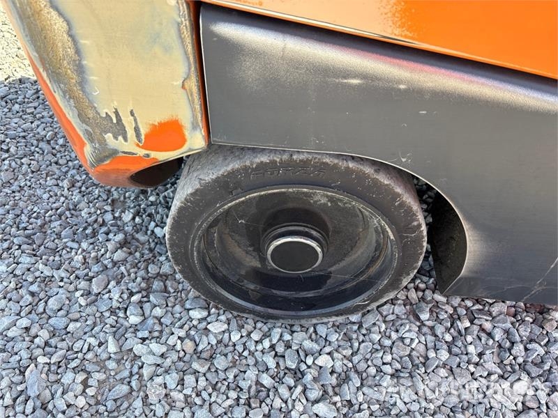 Doosan GC18S-9 3400 lb Cushion Tire Forklift Інше