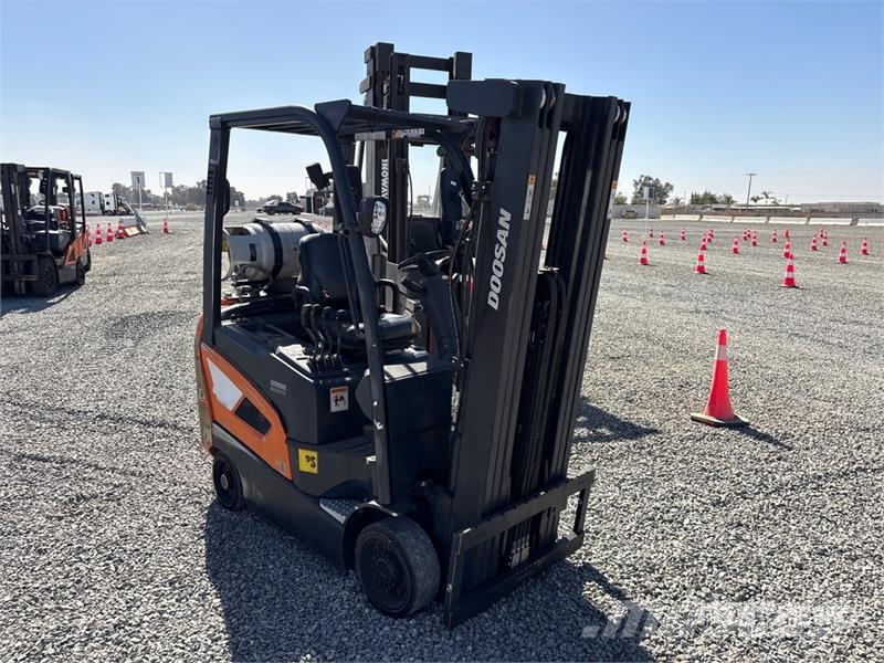 Doosan GC18S-9 3400 lb Cushion Tire Forklift Другие складские механизмы