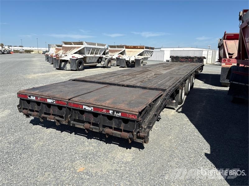 Double A Trailers 52 ft Tri/A Step Deck Trailer لوادر منخفضة