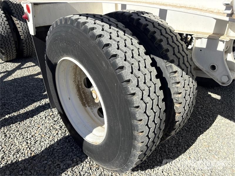 Dragon FB 24 ft T/A Flatbed Trailer Platformas/izkraušana no sāniem