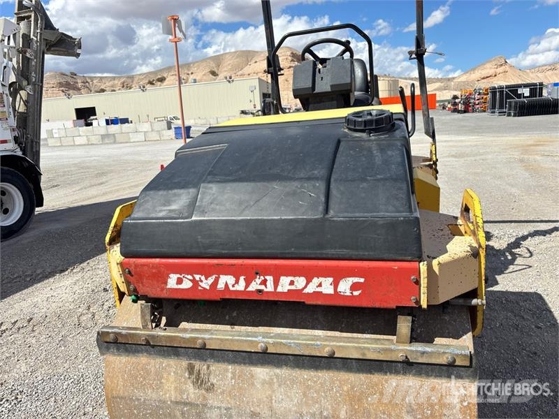 Dynapac CC142 Dvojni valjarji