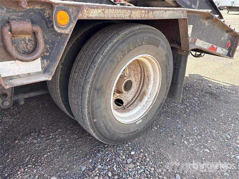 Dynaweld 45 ft T/A Step Deck Trailer Zemie treileri