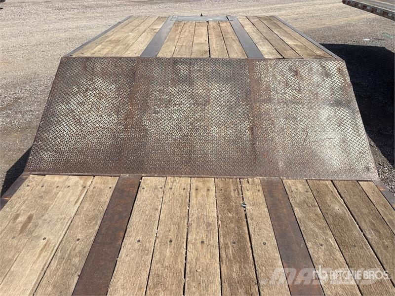 Dynaweld 45 ft T/A Step Deck Trailer Zemie treileri