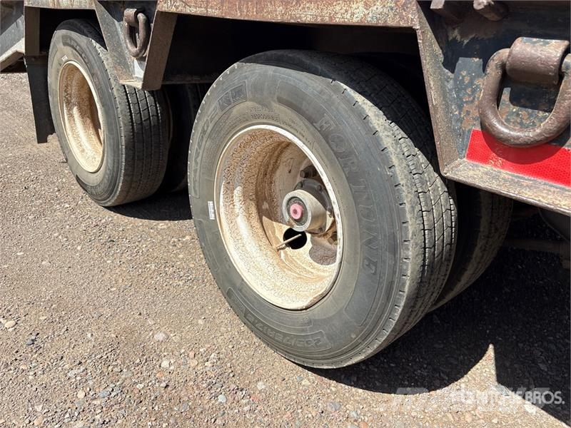 Dynaweld 45 ft T/A Step Deck Trailer Zemie treileri