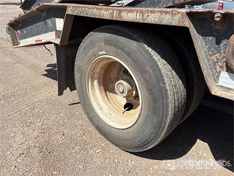 Dynaweld 45 ft T/A Step Deck Trailer Zemie treileri