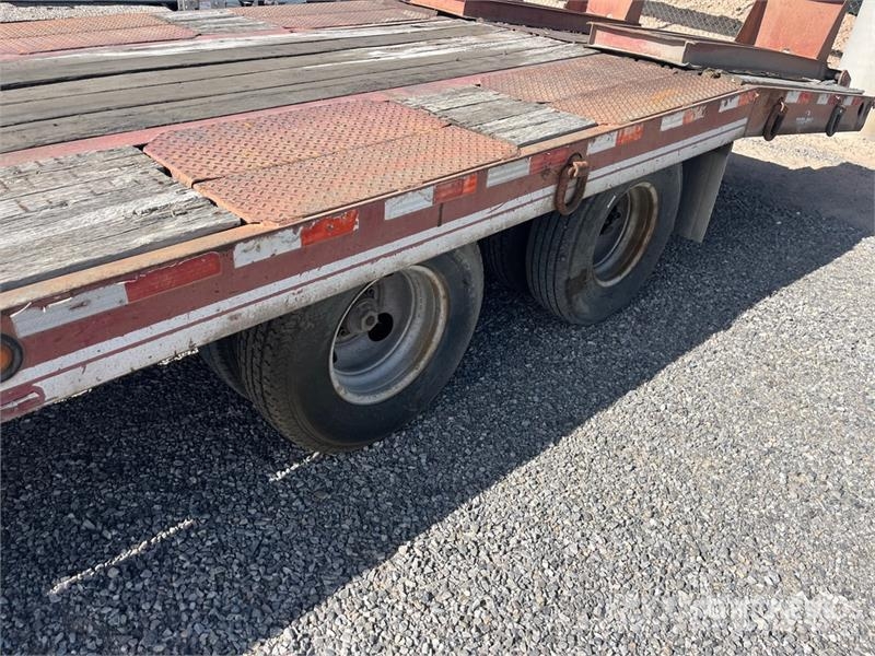 Eager Beaver 10HDBPT 25 ft T/A Equipment Trailer Remolques para transporte de vehículos