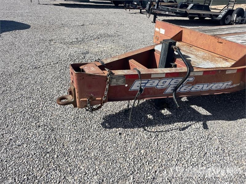 Eager Beaver 10HDBPT 25 ft T/A Equipment Trailer Remolques para transporte de vehículos