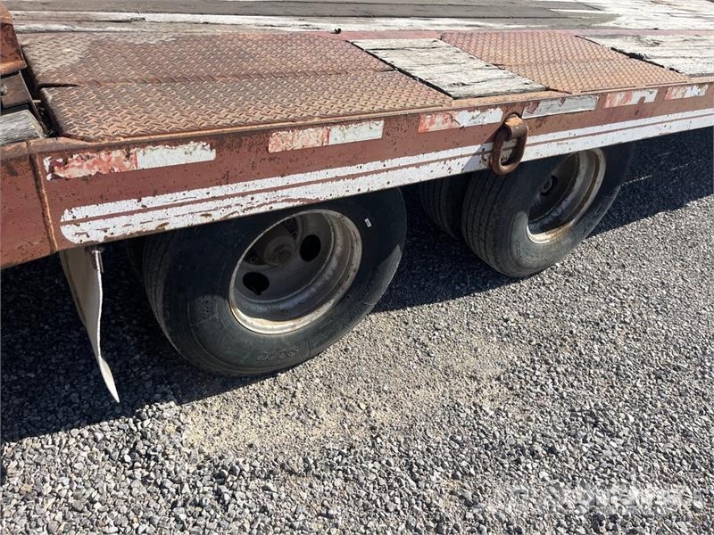Eager Beaver 10HDBPT 25 ft T/A Equipment Trailer Remolques para transporte de vehículos
