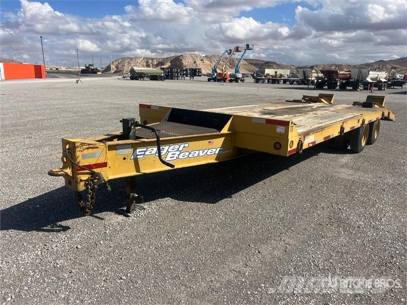 Eager Beaver 15HDB 24 ft T/A Equipment Trailer Remolques para transporte de vehículos