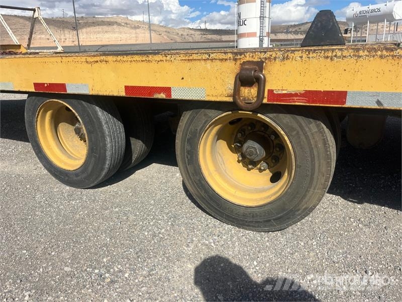 Eager Beaver 15HDB 24 ft T/A Equipment Trailer Remolques para transporte de vehículos