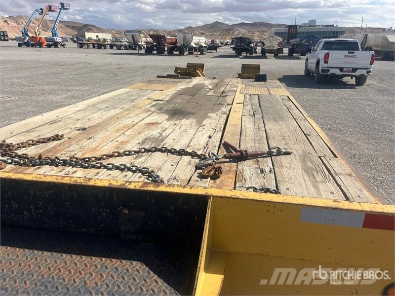 Eager Beaver 15HDB 24 ft T/A Equipment Trailer Remolques para transporte de vehículos