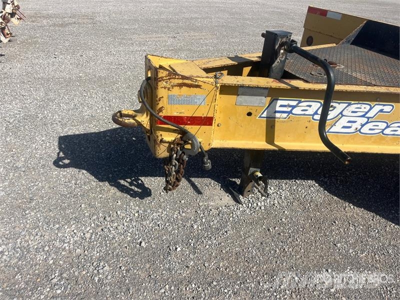 Eager Beaver 15HDB 24 ft T/A Equipment Trailer Remolques para transporte de vehículos