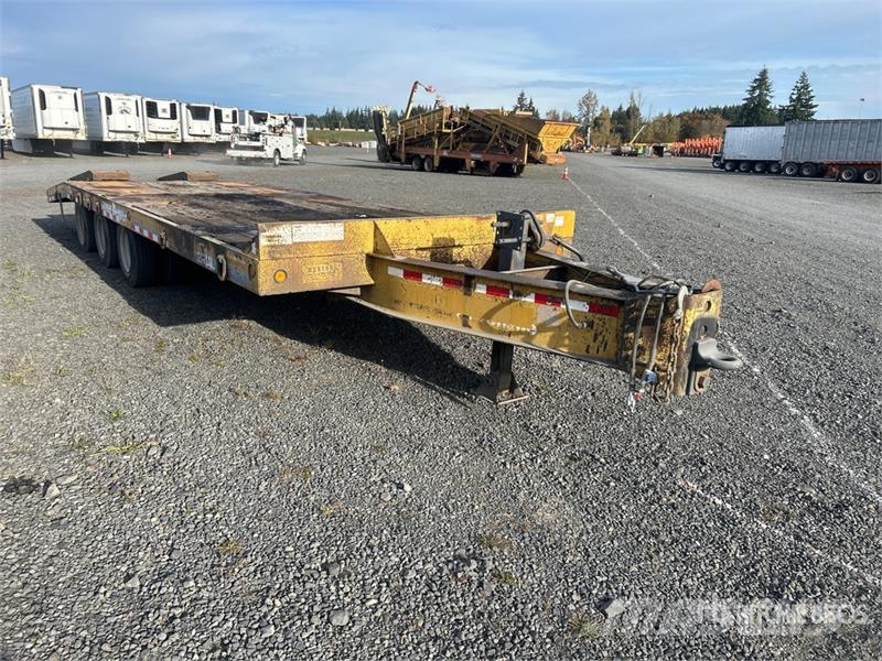 Eager Beaver 28 ft Tri/A Equipment Trailer Auto pārvadāšanas treileri