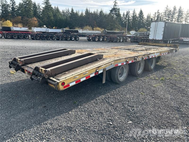 Eager Beaver 28 ft Tri/A Equipment Trailer Auto pārvadāšanas treileri