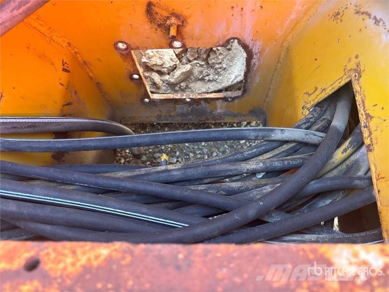 Easi-Pour TP880SV Curb and Gutter Machine (Inoperable) Запчастини для бетонної техніки