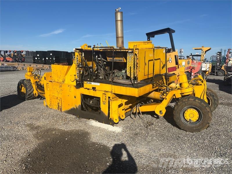 Easi-Pour TP880SV Curb and Gutter Machine (Inoperable) Запчастини для бетонної техніки