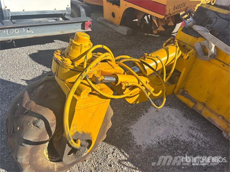 Easi-Pour TP880SV Curb and Gutter Machine (Inoperable) Запчастини для бетонної техніки