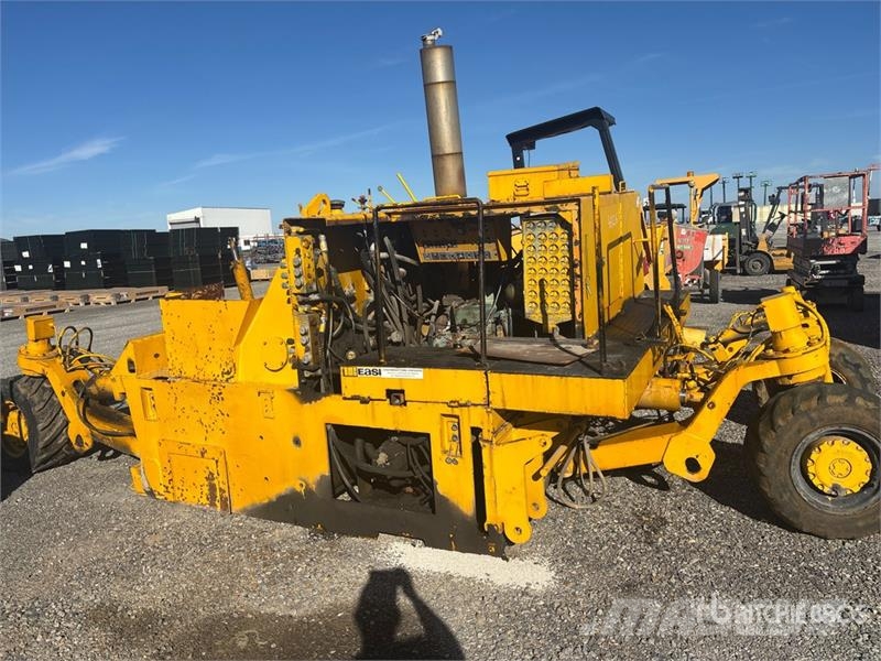 Easi-Pour TP880SV Curb and Gutter Machine (Inoperable) Запчастини для бетонної техніки