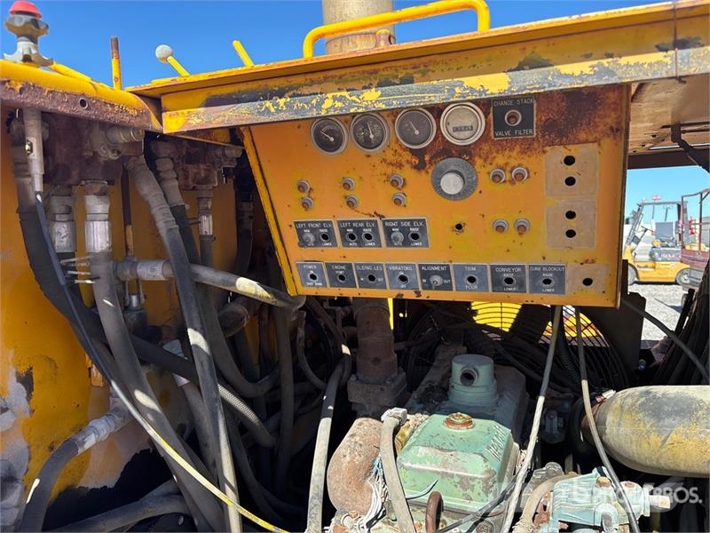 Easi-Pour TP880SV Curb and Gutter Machine (Inoperable) Akcesoria