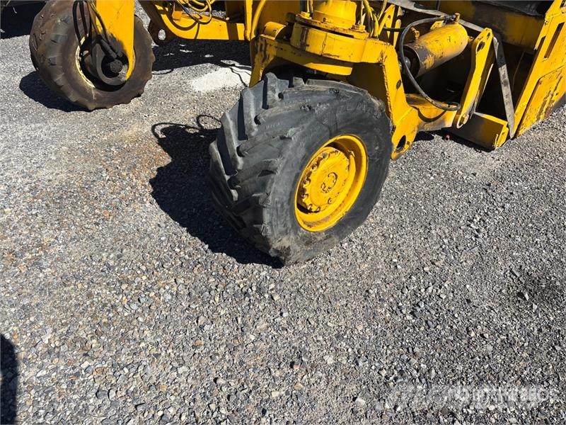 Easi-Pour TP880SV Curb and Gutter Machine (Inoperable) Akcesoria