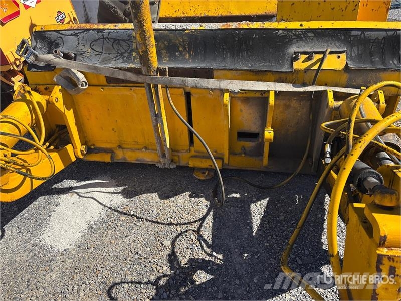 Easi-Pour TP880SV Curb and Gutter Machine (Inoperable) Akcesoria