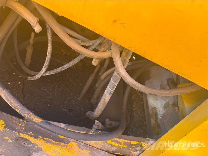 Easi-Pour TP880SV Curb and Gutter Machine (Inoperable) Запчастини для бетонної техніки