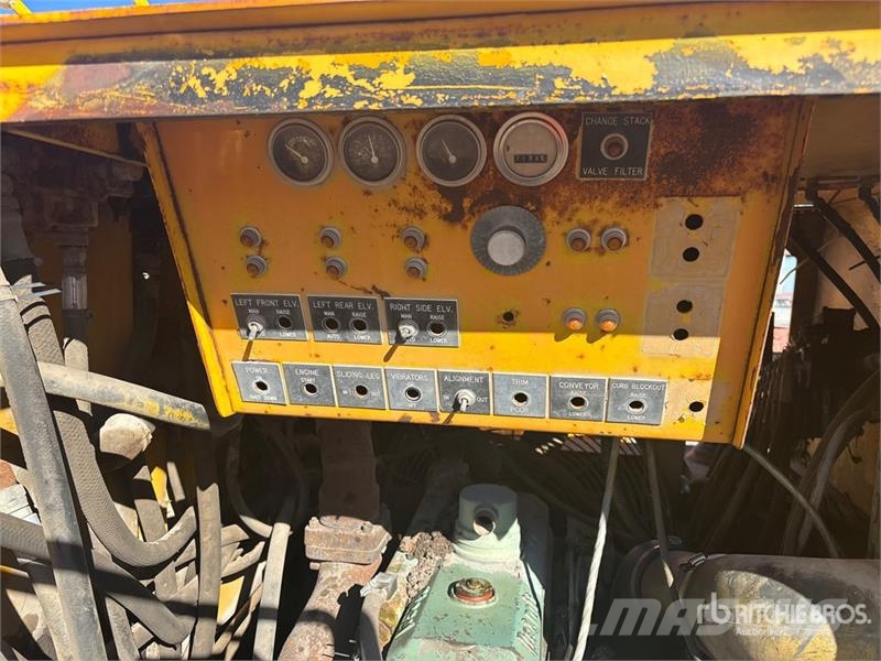 Easi-Pour TP880SV Curb and Gutter Machine (Inoperable) Запчастини для бетонної техніки