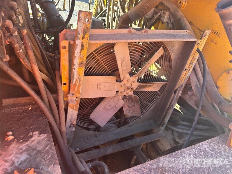 Easi-Pour TP880SV Curb and Gutter Machine (Inoperable) Запчастини для бетонної техніки