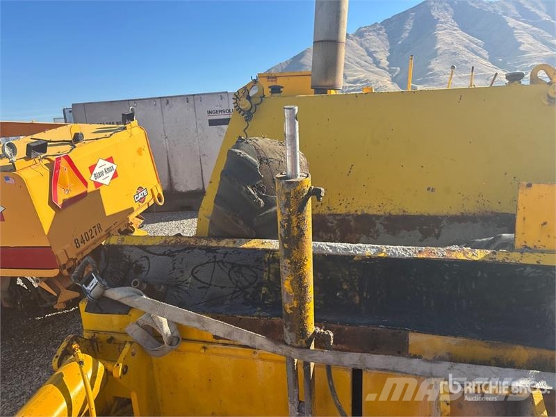 Easi-Pour TP880SV Curb and Gutter Machine (Inoperable) Запчастини для бетонної техніки