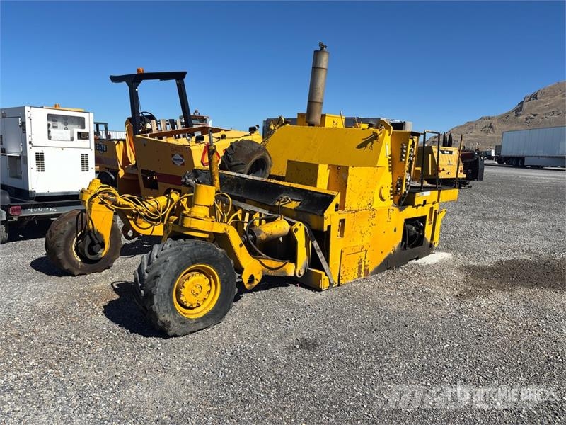 Easi-Pour TP880SV Curb and Gutter Machine (Inoperable) Akcesoria