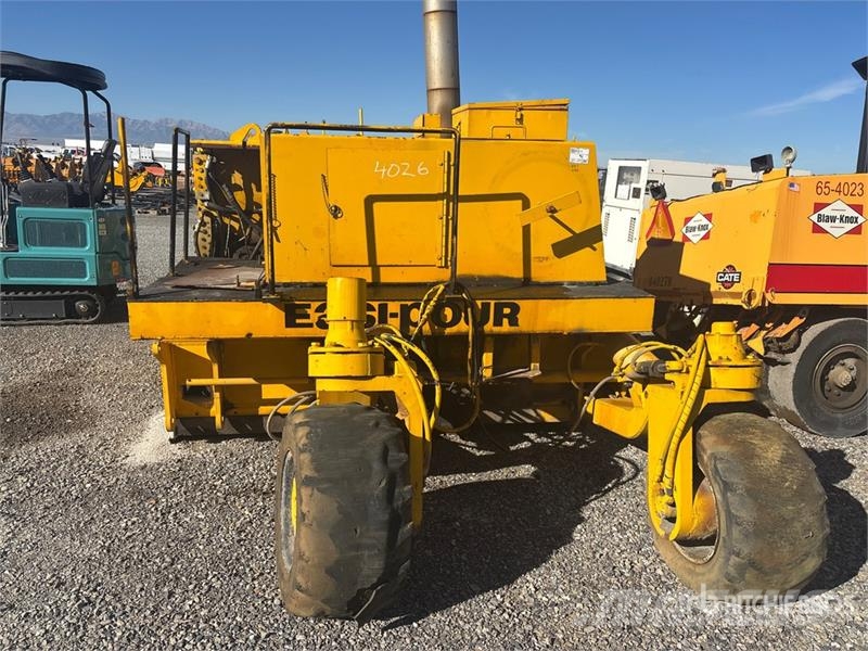 Easi-Pour TP880SV Curb and Gutter Machine (Inoperable) Запчастини для бетонної техніки